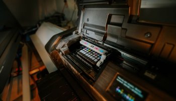 Kafa Temizleme Rehberi: Epson, Canon, HP ve Brother Yazıcılarınızda Sorunsuz Baskı İçin Uzman İpuçları